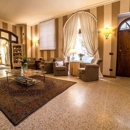 Palazzo Finati Panzió Alba Kültér fotó