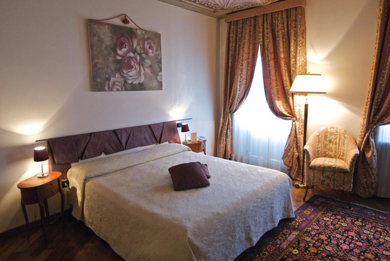 Palazzo Finati Panzió Alba Kültér fotó