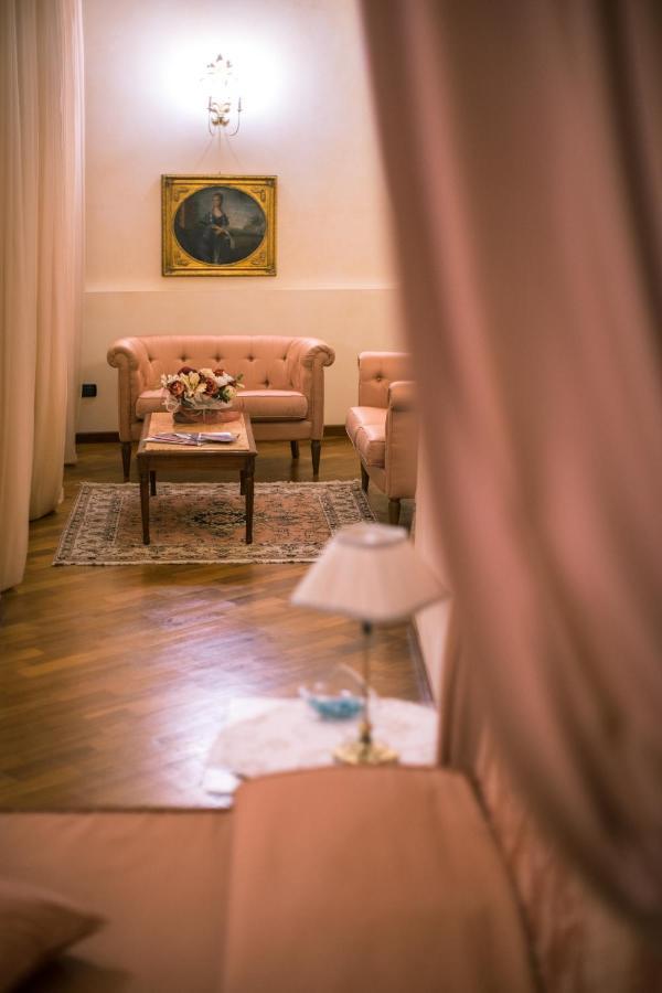 Palazzo Finati Panzió Alba Kültér fotó