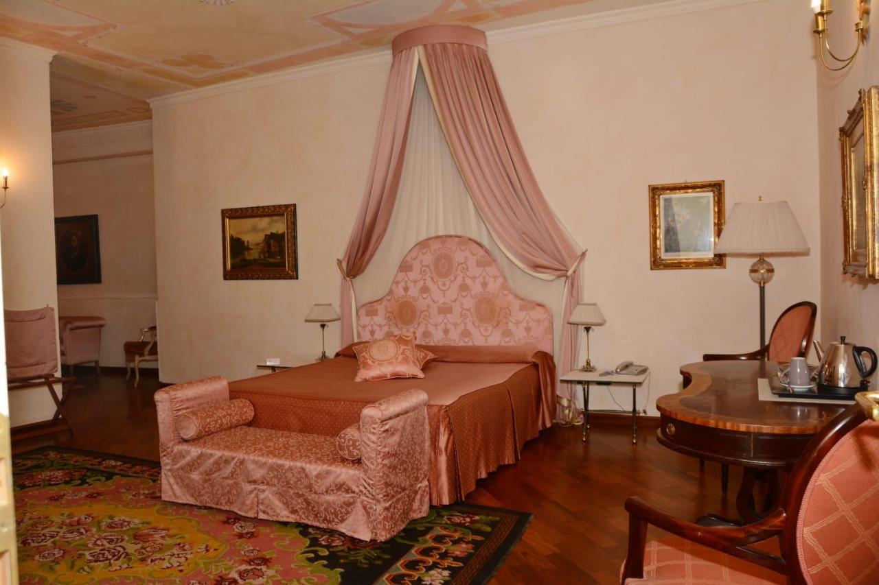 Palazzo Finati Panzió Alba Kültér fotó