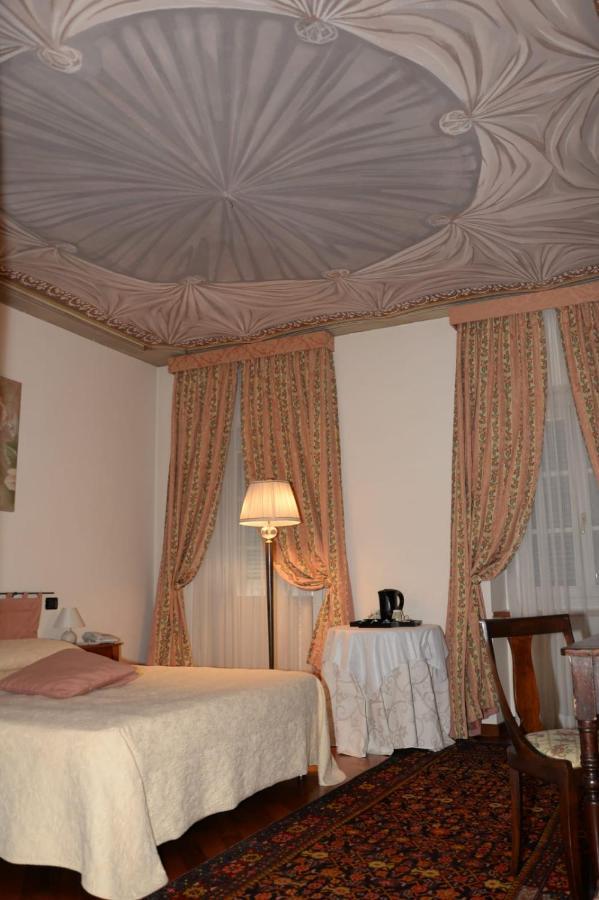 Palazzo Finati Panzió Alba Kültér fotó