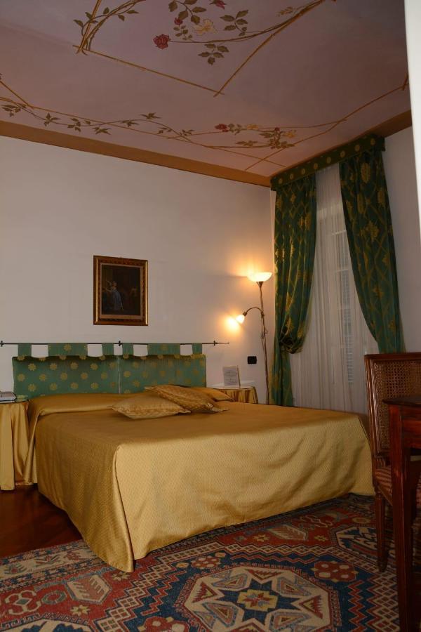 Palazzo Finati Panzió Alba Kültér fotó