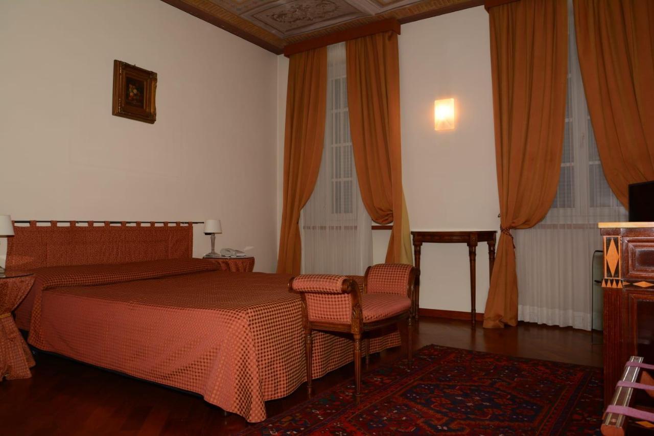 Palazzo Finati Panzió Alba Kültér fotó