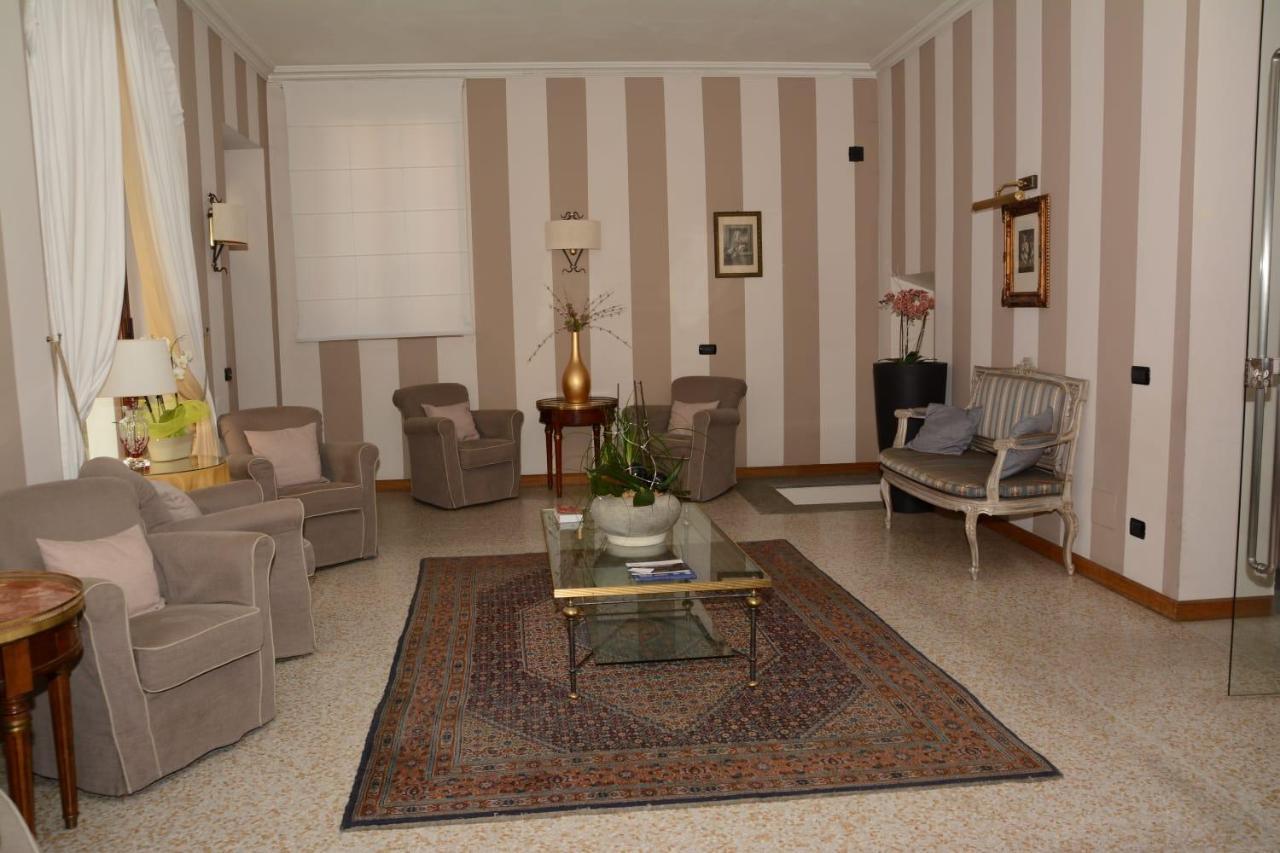 Palazzo Finati Panzió Alba Kültér fotó