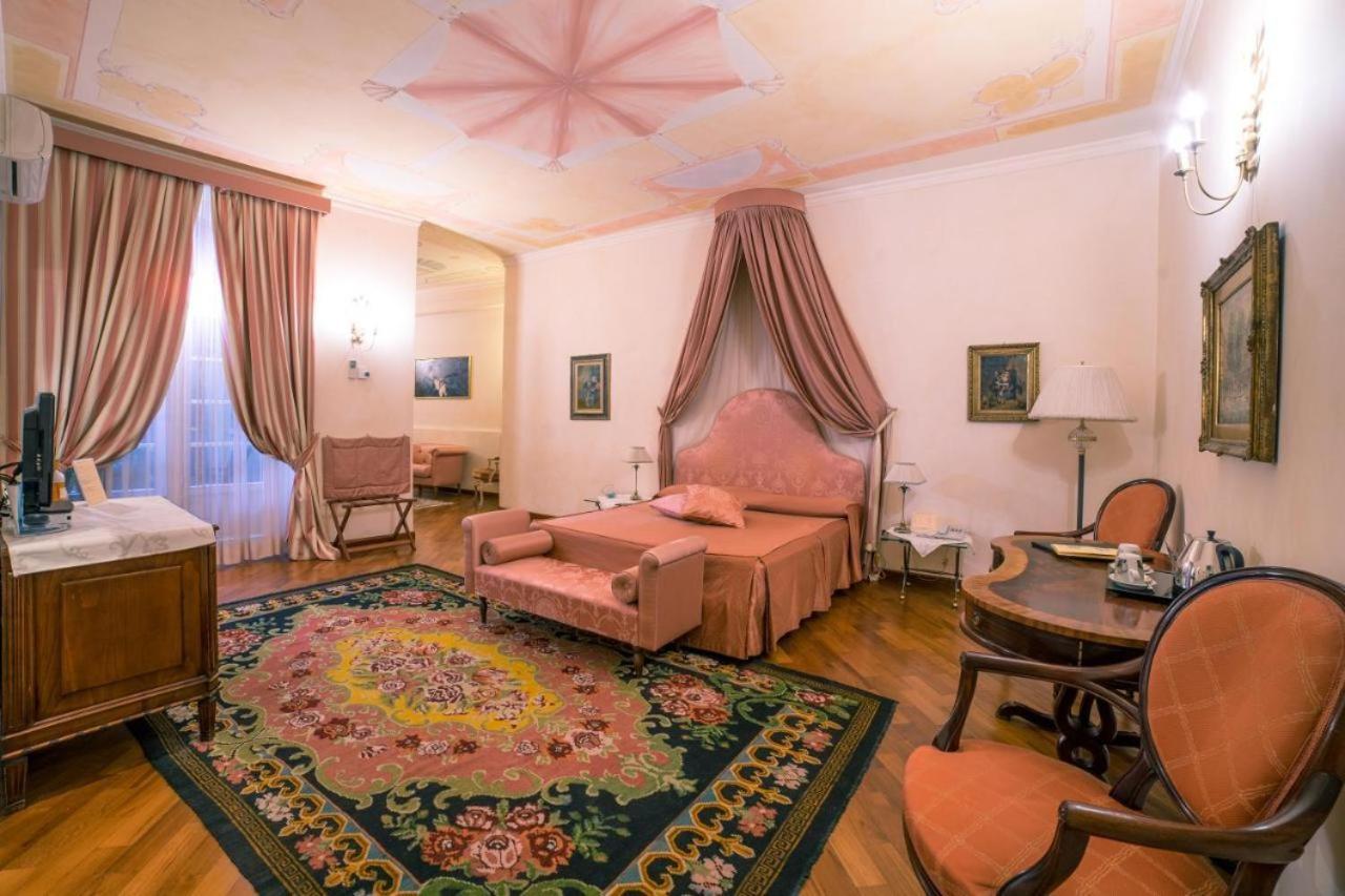 Palazzo Finati Panzió Alba Kültér fotó