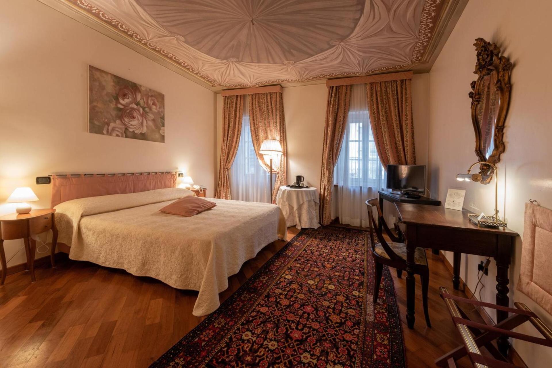 Palazzo Finati Panzió Alba Kültér fotó