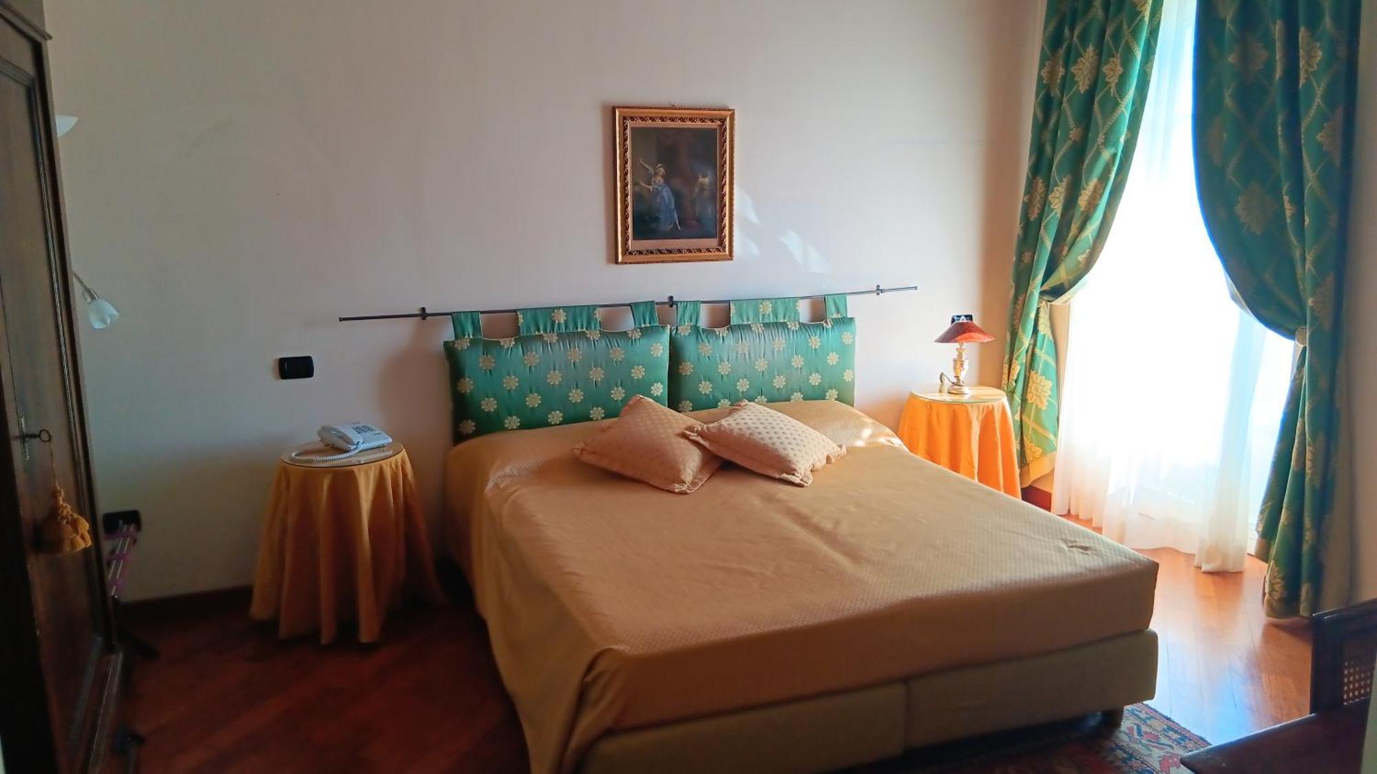 Palazzo Finati Panzió Alba Kültér fotó